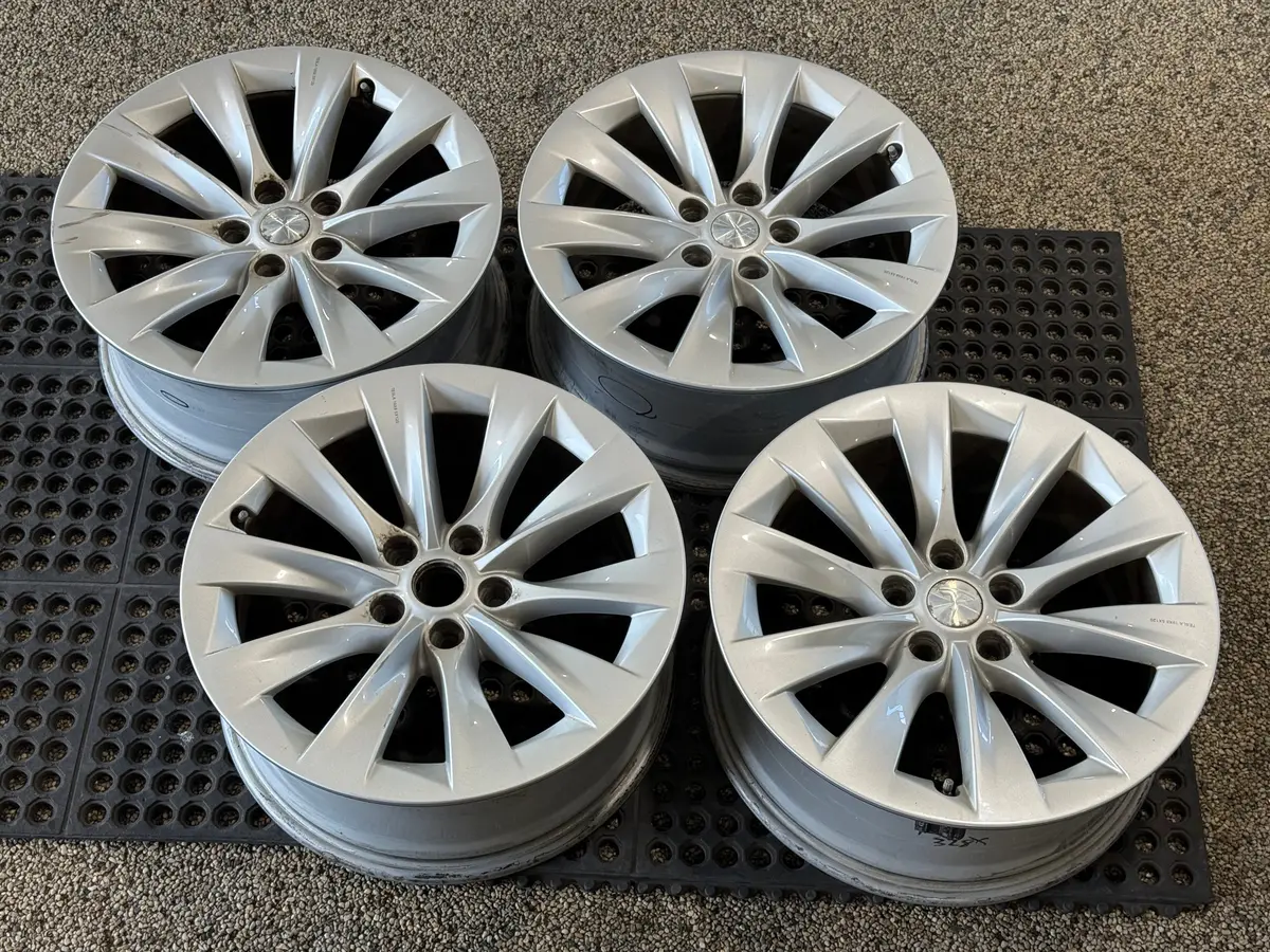 Tesla Model S Original Slipstream Silver 19" 19X8,0 5/120 Et40 64,1 1