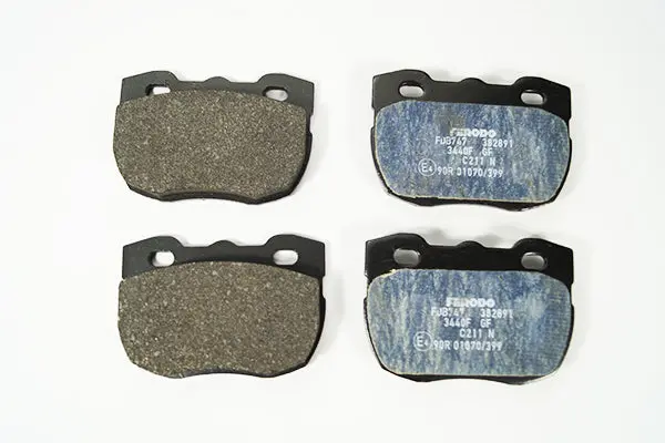 Land Rover Brake Pads Part # Stc9191f/Stc3765. Fits 1994-1998 Land Rover Discovery 1
