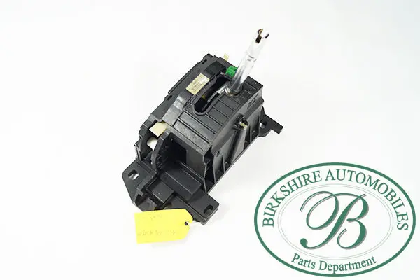 Land Rover Shifter Assembly Part# Ubc500072. Fits Land Rover Lr3 2006-2009 1