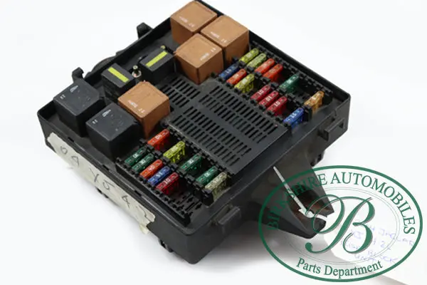 Jaguar Engine Compartment Fuse/Relay Box  #2W93-14A073-Be. Fits 2004-2007 Jaguar Xj8, Vanden Plas 1
