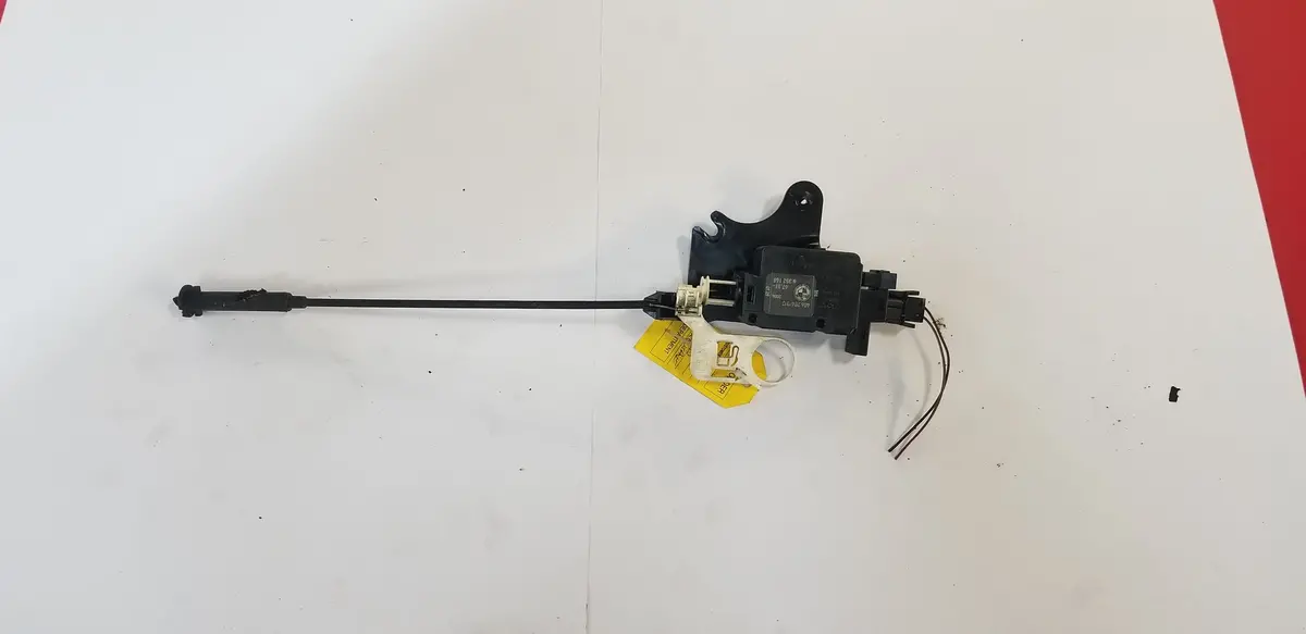 Used Jaguar Fuel Door Actuator Part # C2c4240. Fits Jaguar Super V8,Vanden Plas,Xj8,Xjr,Xk8,Xkr. 2004-2006 1