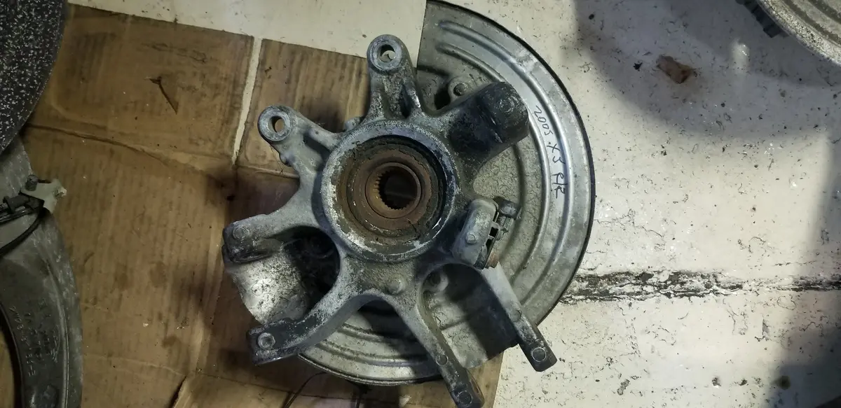 Used Jaguar Rear Carrier And Hub Assembly Part # C2c1121. Fits Jaguar S Type 2003-2005,Jaguar Super V8 2005,Jaguar Xj8,Xjr,Vanden Plas 2004-2005 1