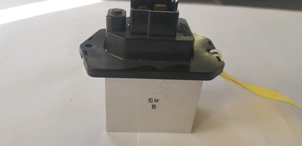 Used Jaguar Blower Motor Resistor Part #C2z39577. Fits Jaguar Super V8 2005-2009,Jaguar Vanden Plas 2003-2009, 1