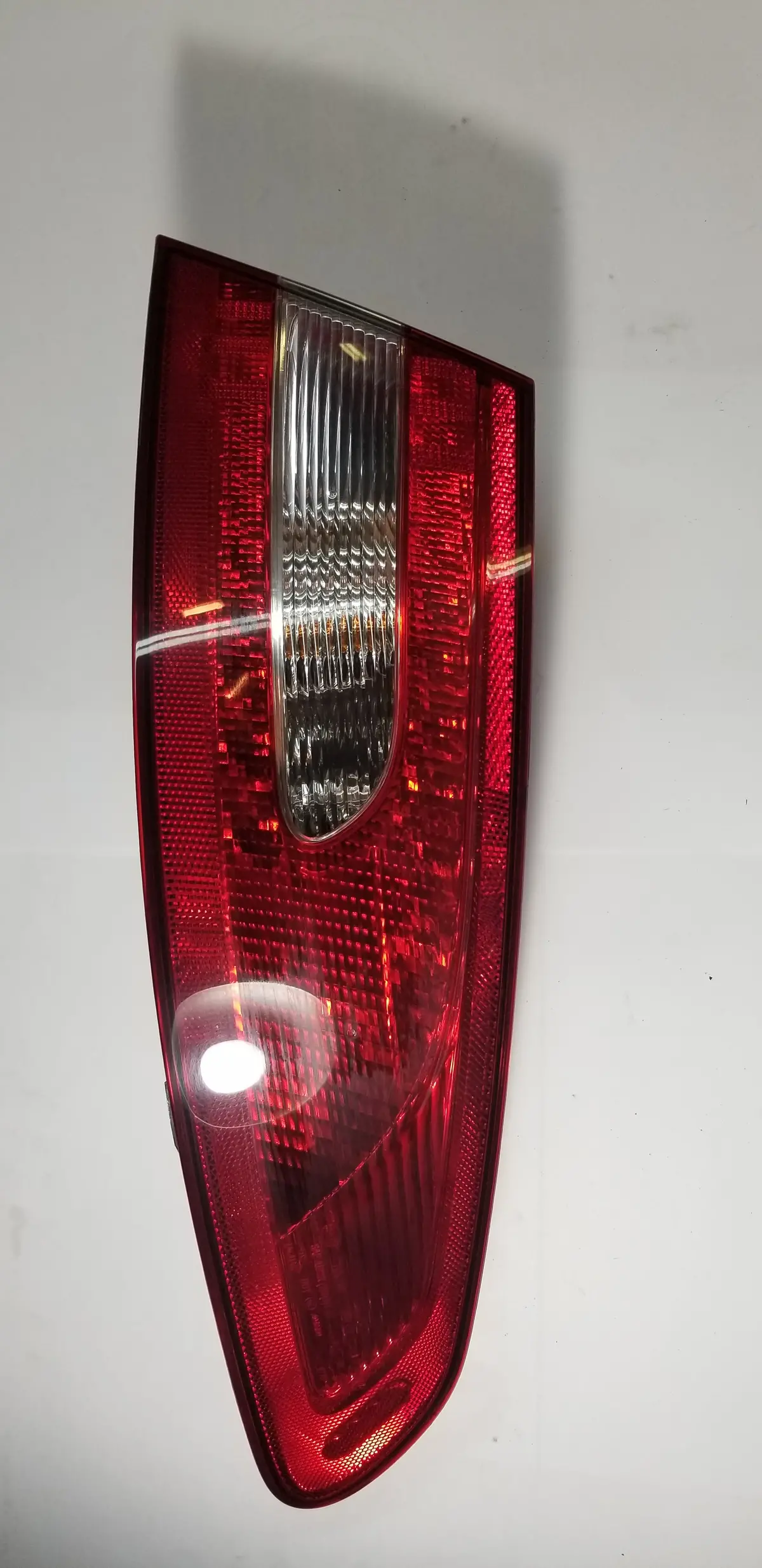 Used Right Rear Tail Light Assembly For Jaguar Part # C2z16256. Fits Jaguar Xf 2009-2011 1