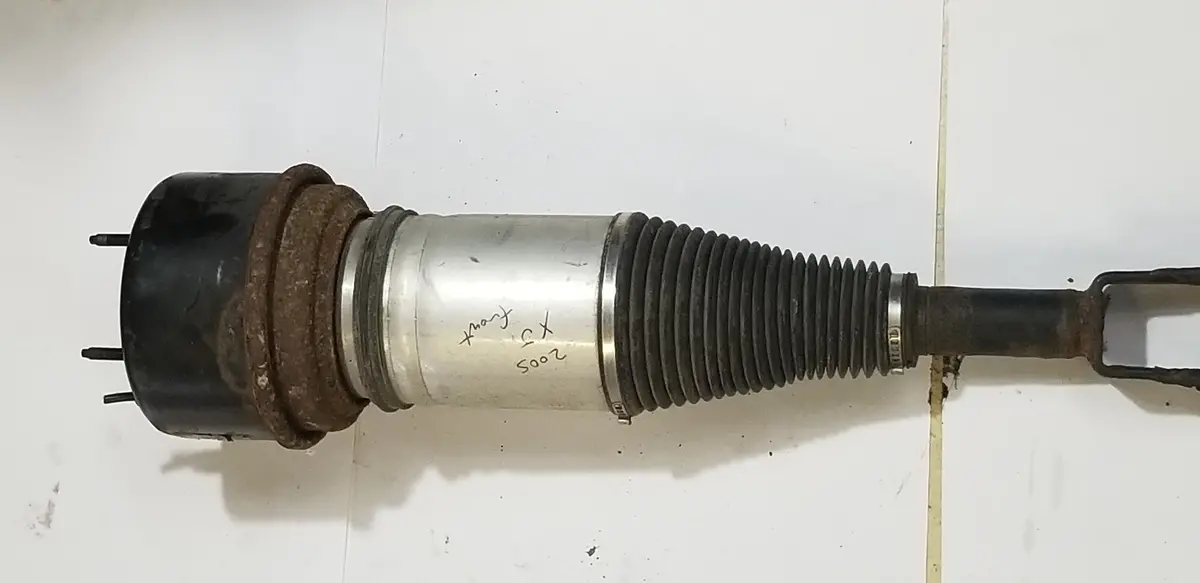 Used Front Air Suspension Shock For Jaguar Part # C2c41347. Fits Jaguar Xj8 2004-2005 1