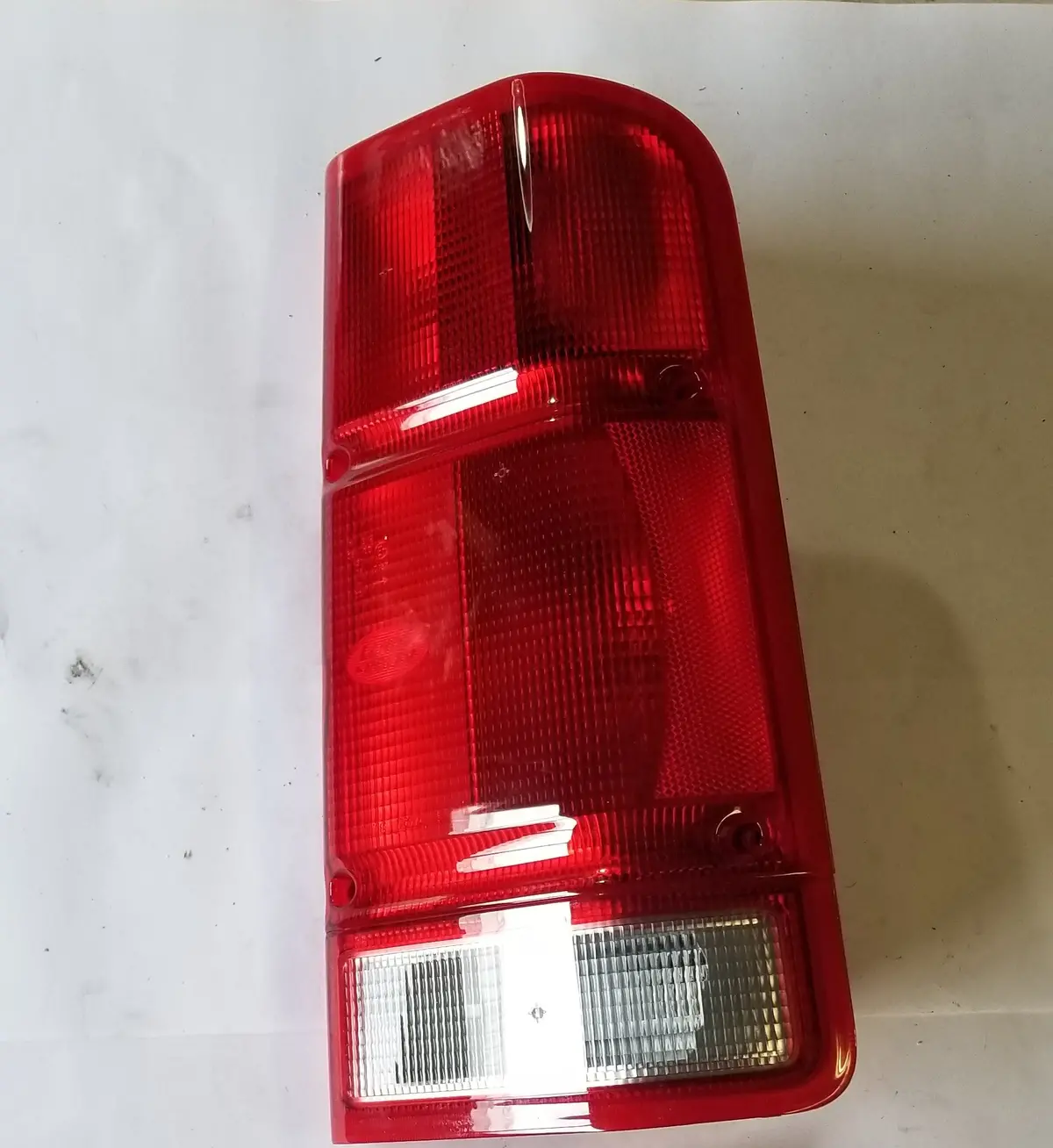 New Passenger Side Rear Tail Light For Land Rover Part # Xfb000160. Fits Land Rover Discovery Series Ii 1999-2009. 1