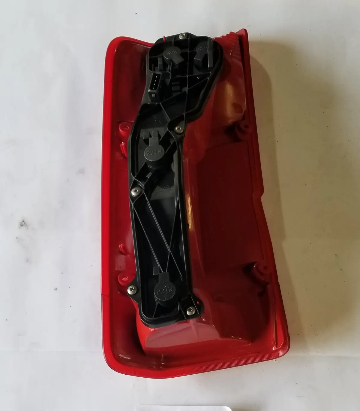 New Passenger Side Rear Tail Light For Land Rover Part # Xfb000160. Fits Land Rover Discovery Series Ii 1999-2009. 2