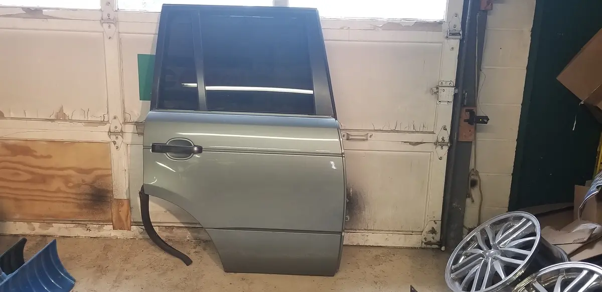 Used Right Rear Door For Land Rover. Fits Range Rover 2003-2005 1