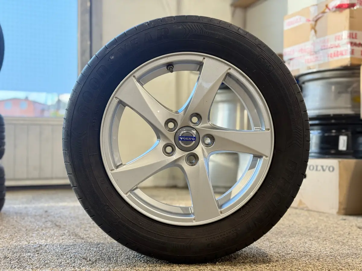 Volvo Original Hera 7 X 16" - 31423046 Aluminiumfälgar Med Däck 2