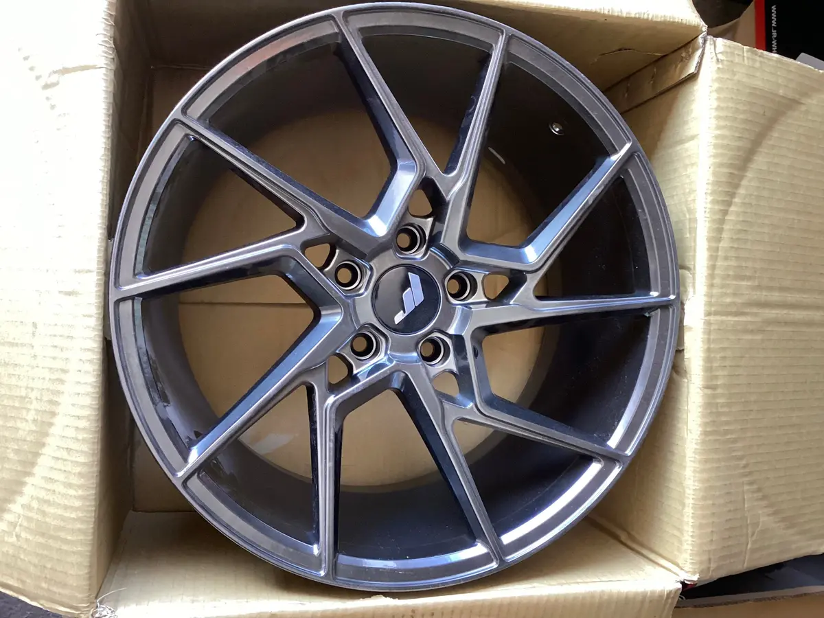 19” Japan Racing Jr33 - 5X120 1