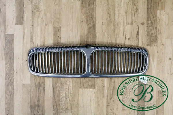 Jaguar Vain Type Chrome Grille Assembly. Fits Jaguar Vanden Plas 1998-2003 1