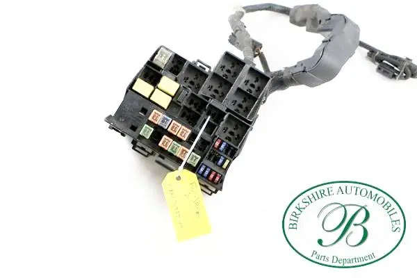 Jaguar Under-Bonnet Fuse Box  Part# Xr8t 14290 Yg. Fits: 1999-2002 S-Type 1