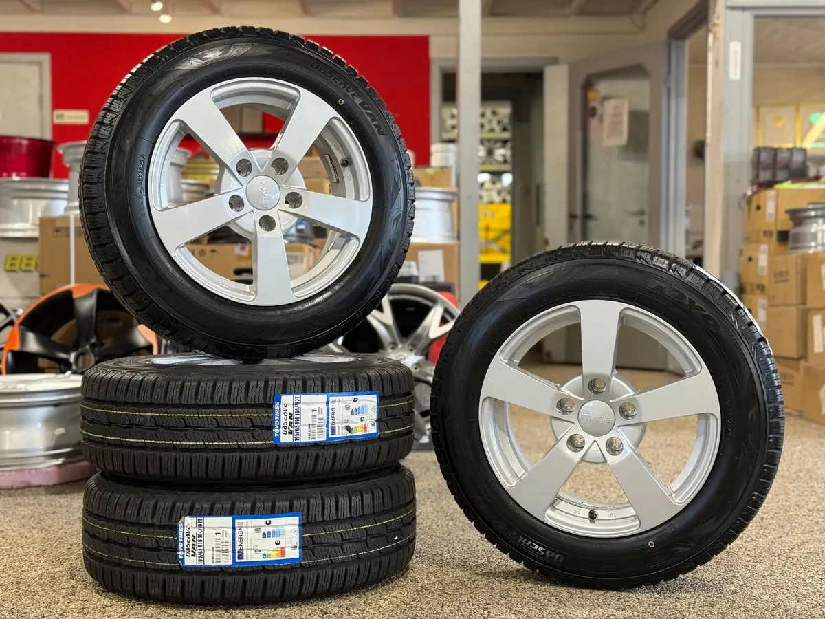 Image Delta 16X7" 5X120 Et35 Cb 72,6 (Navring 65.1) Toyo Tires Observe Van 195/65R16c 104/102T 8Pr C-Däck 1