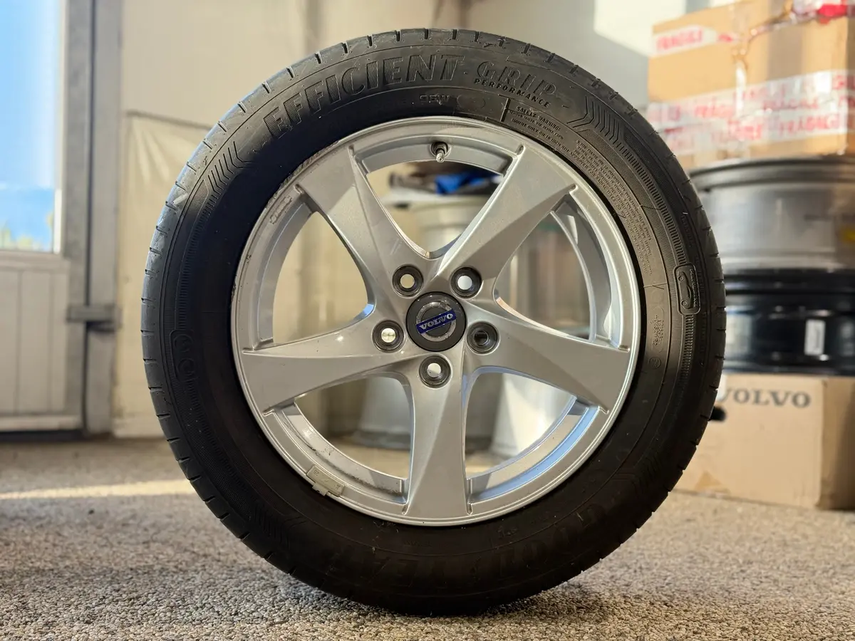 Volvo Original Hera 7 X 16" - 31423046 Aluminiumfälgar Med Däck 3
