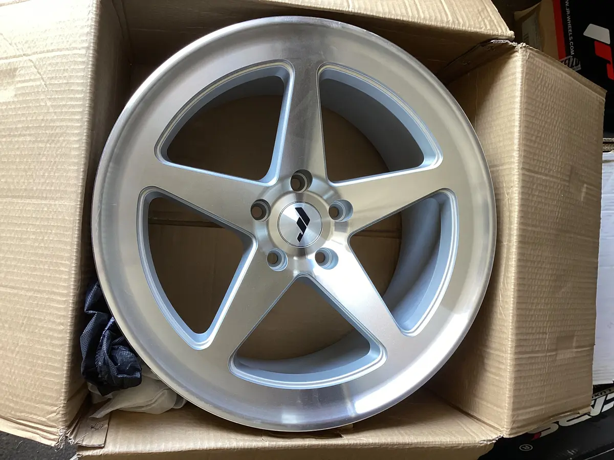 18” Japan Racing Jr24 Silver - 5X112 1