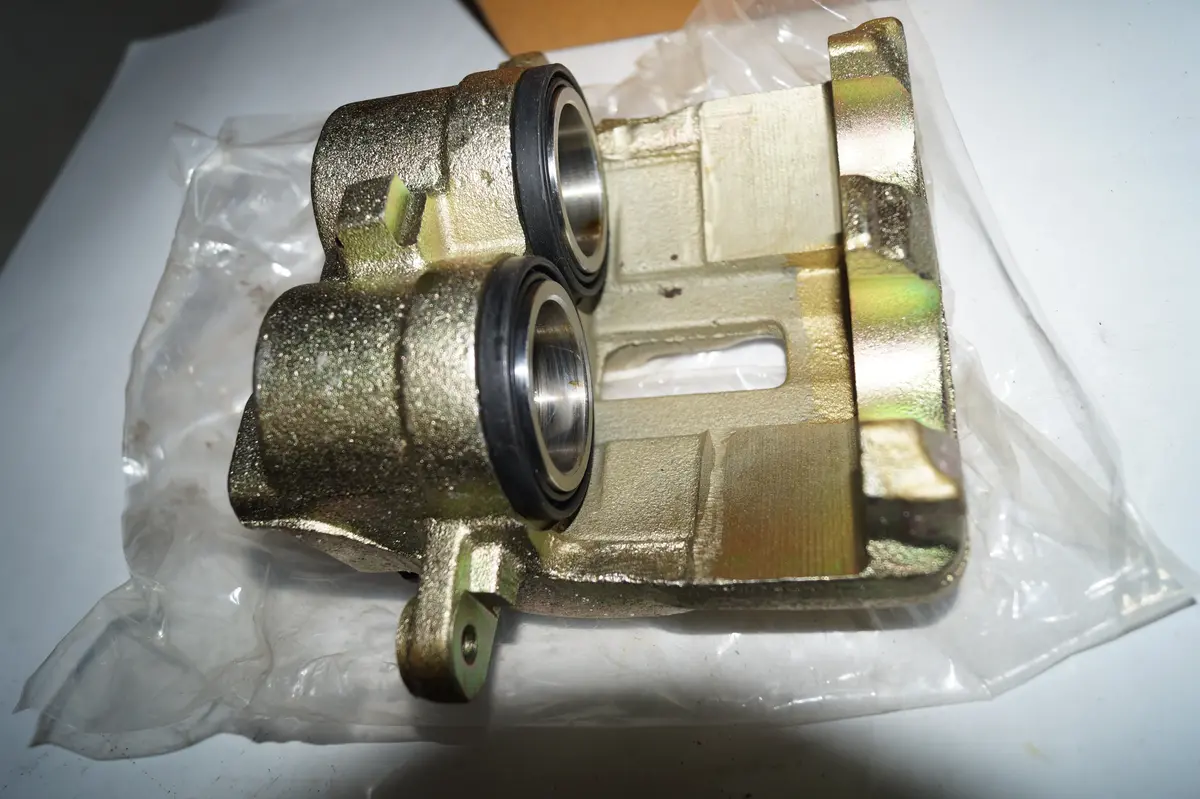 Aftermarket New Right Brake Caliper For Land Rover Part # Stc1916. Fits Land Rover Discovery 1999-2001, Range Rover 1995-2002 1