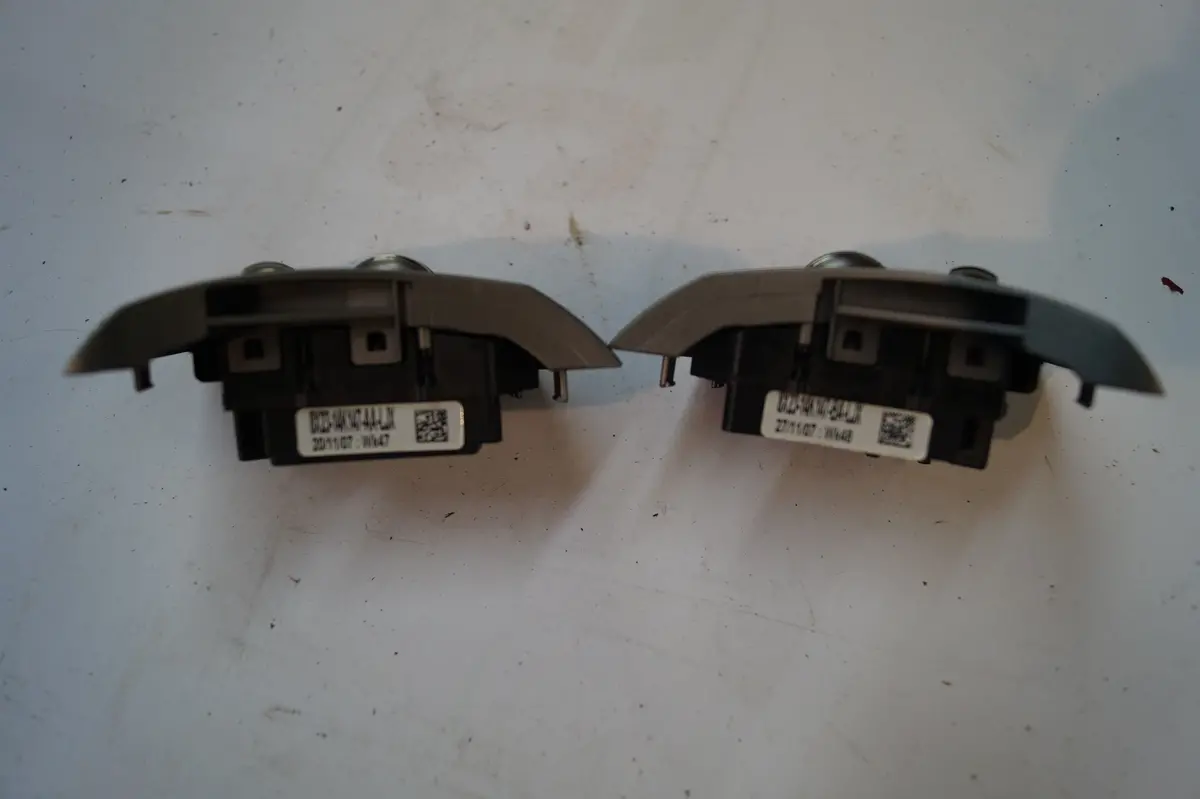 Used Radio Control And Cruise Control Buttons Part #'S C2z4249,C2z4250. Fits Jaguar Xf And Xfr 2009-2011 1