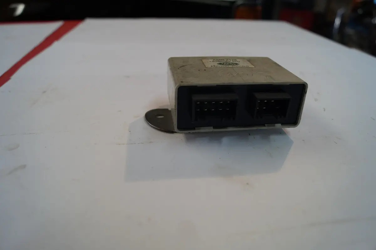 Used Landrover Sunroof Control Module Part #Amr2128. Fits Land Rover Discovery 1994-1999 2