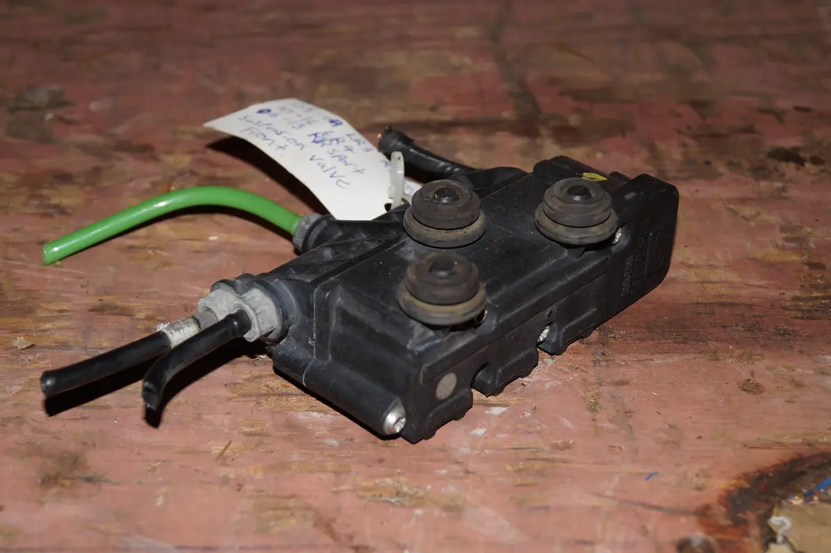 Used Front Air Suspension Valve Block For Land Rover Part # Rvh000055. Fits Land Rover Lr3 2006-2009,Land Rover Lr4 2010-2016, Range Rover Sport 2006-2009. 1