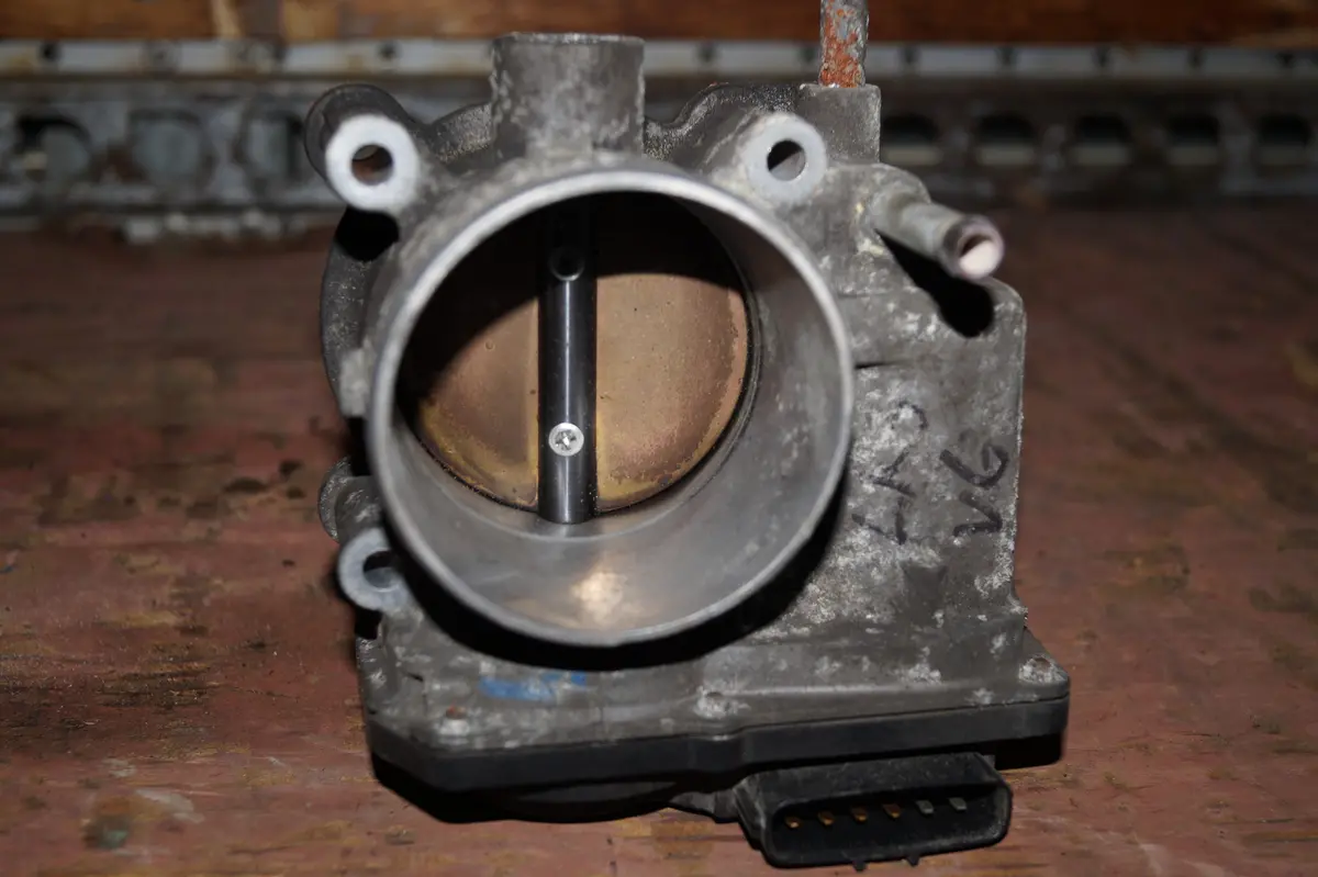 Used Land Rover Lr3 4.0L Throttle Body Part # 4585564. Fits Land Rover Lr3 2005-2007 1