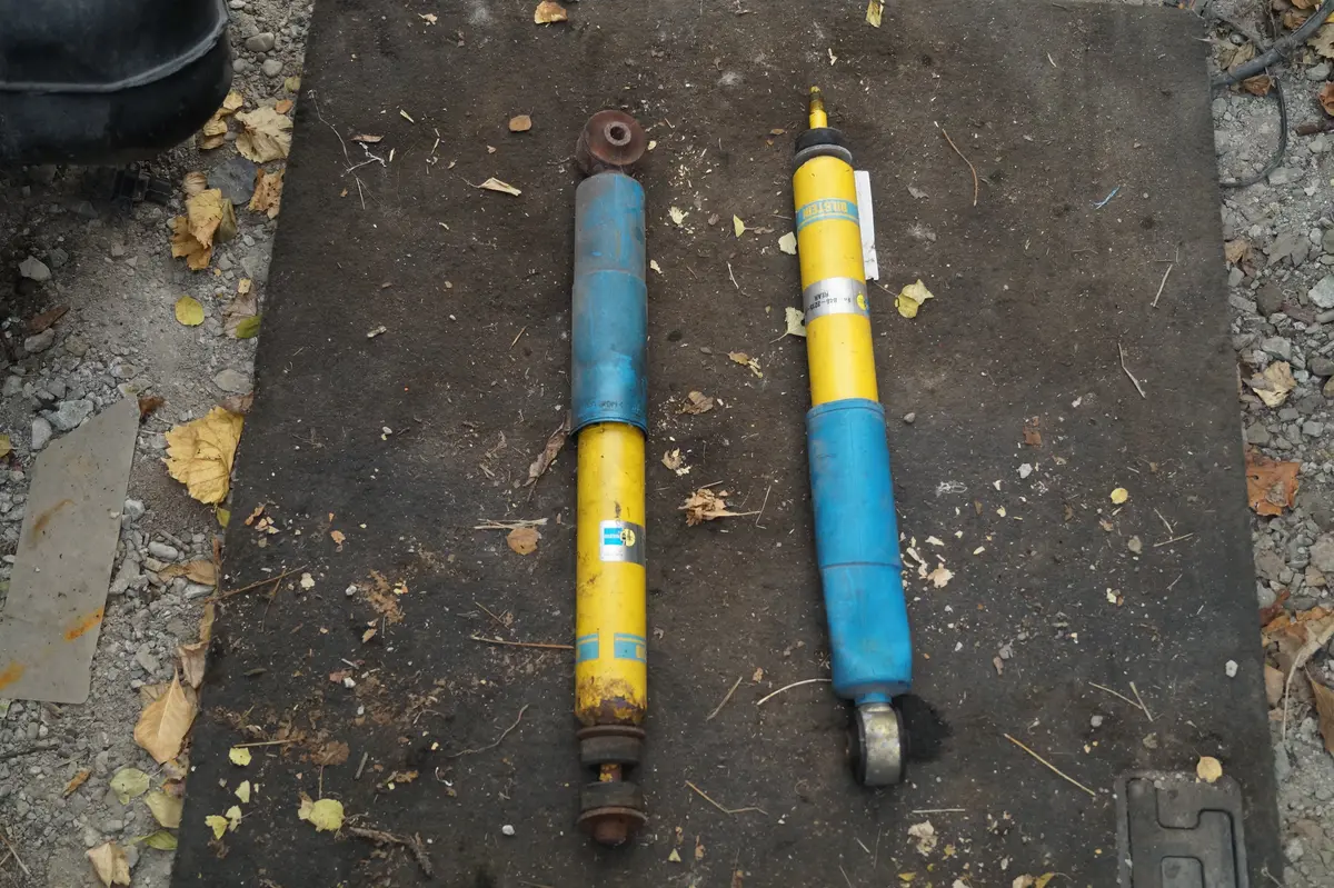 Used Range Rover Shock Absorber Part #Stc3671. Fits Ranve Rover 1995-2002 1
