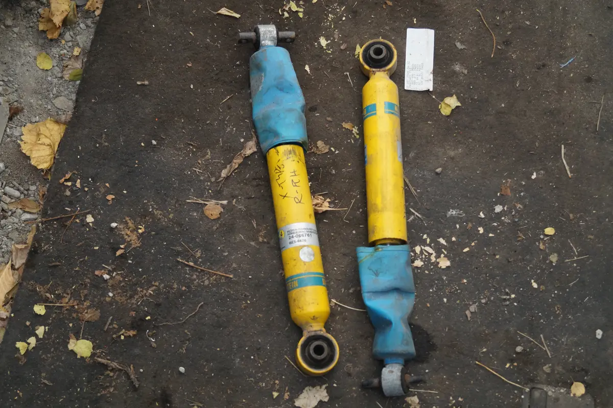 Used Jaguar Rear Shock Absorber Part #C2s46576. Fits Jaguar X Type 2006-2008 1