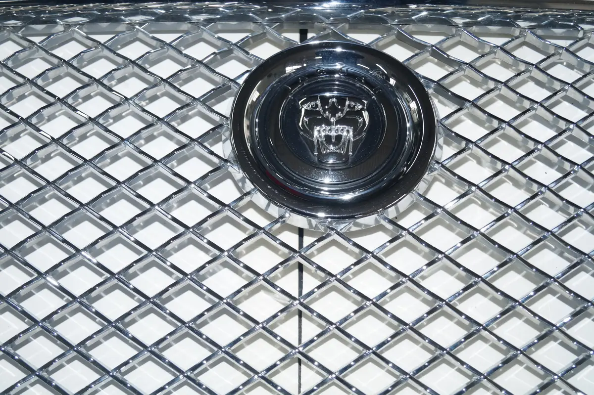 Used Front Grille For Jaguar Xj Series Part #C2d47214/C2d47215. Fits Jaguar Xj 3.0L Awd 2014 2