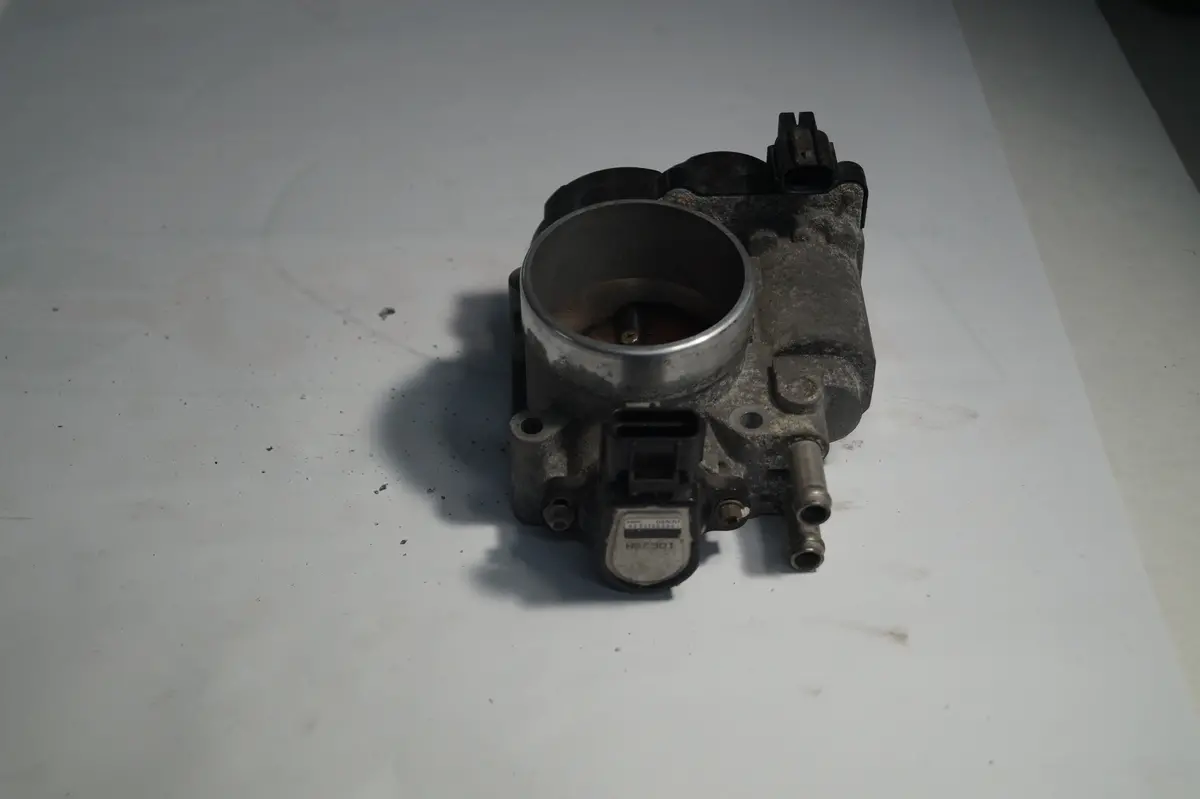 Used Throttle Body For Jaguar S Type Part # Xr845053. Fits Jaguar S Type 2002-2005 With 2.5 And 3.0 L Engines 1