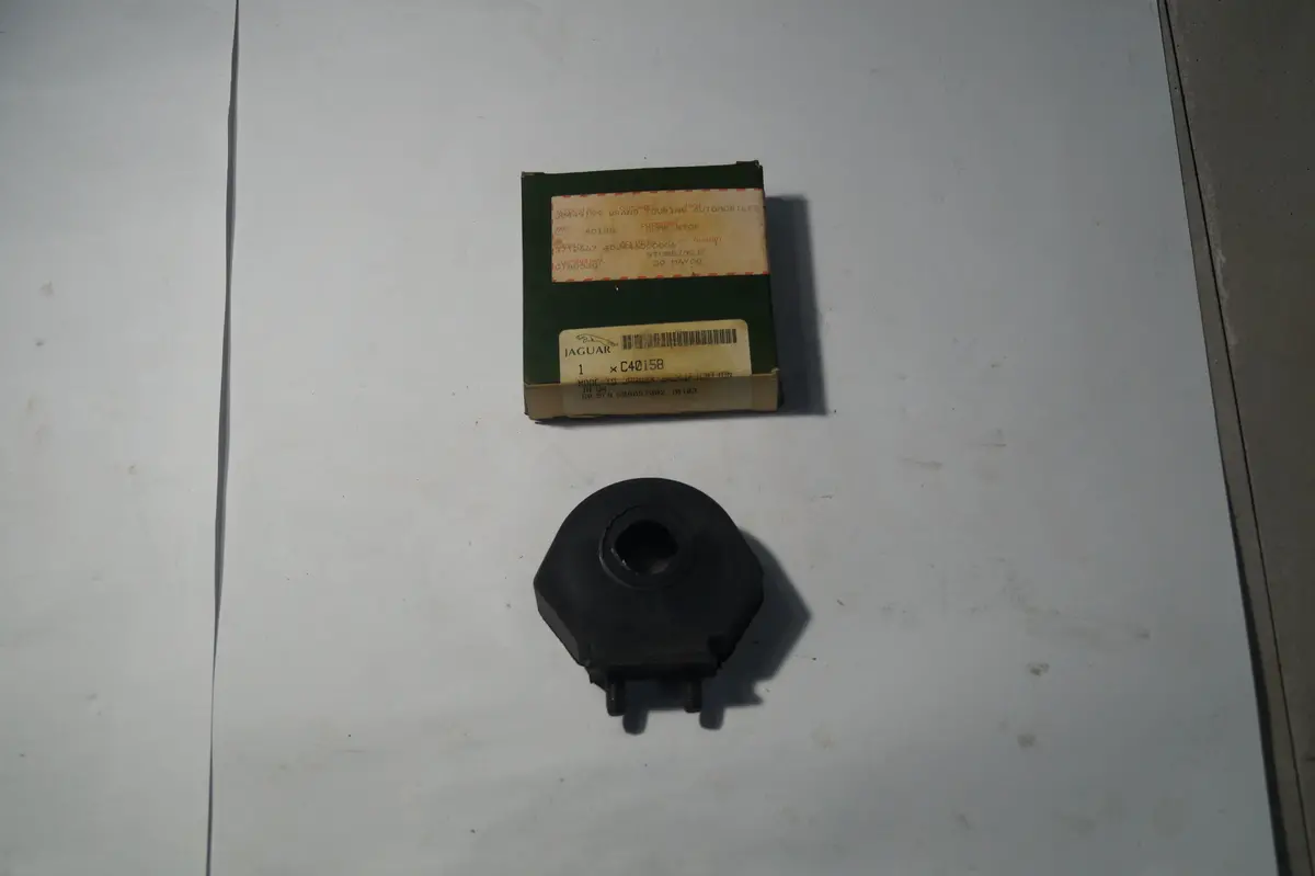 New Jaguar Rear Bumper Bump Stop Part #C40158. Fits Jaguar Xj6 1977-1987,Jaguar Xjs1976-1992. 1