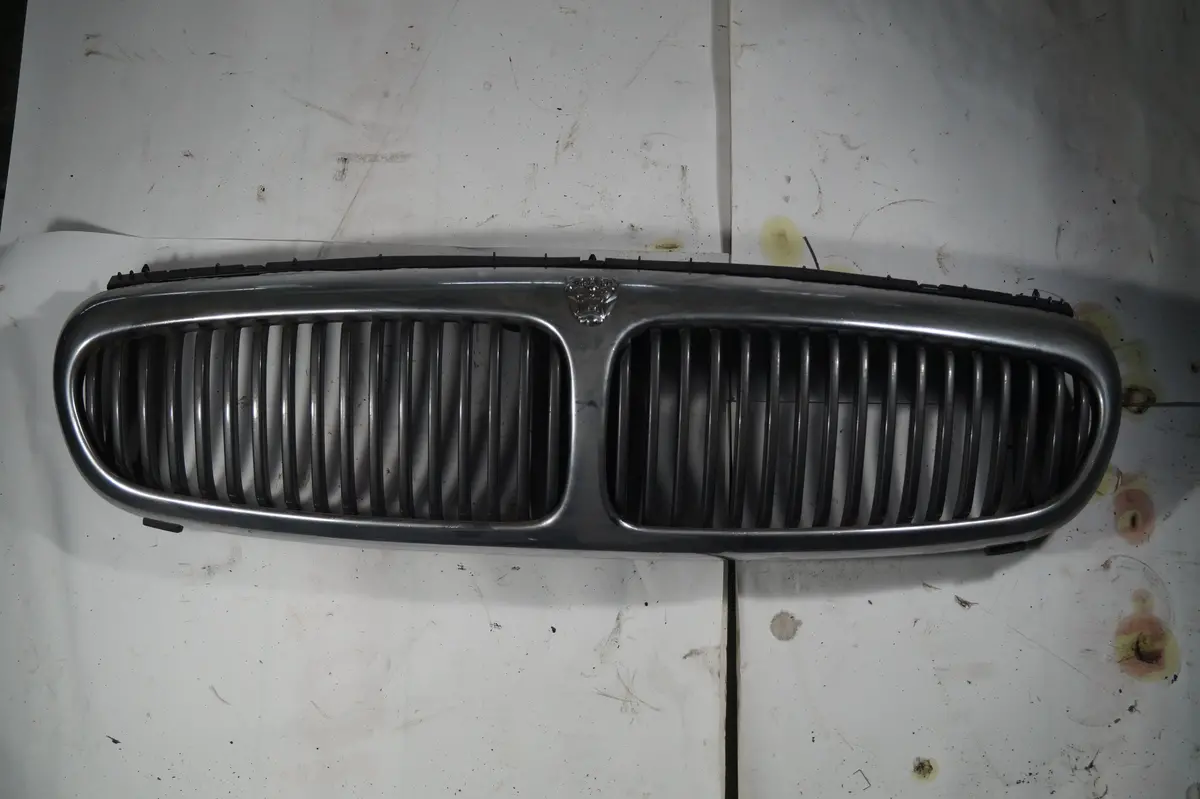 Used Jaguar Front Upper Radiator Grille Part # 1X43-5510-Ah. Fits Jaguar X Type 2002-2008 1
