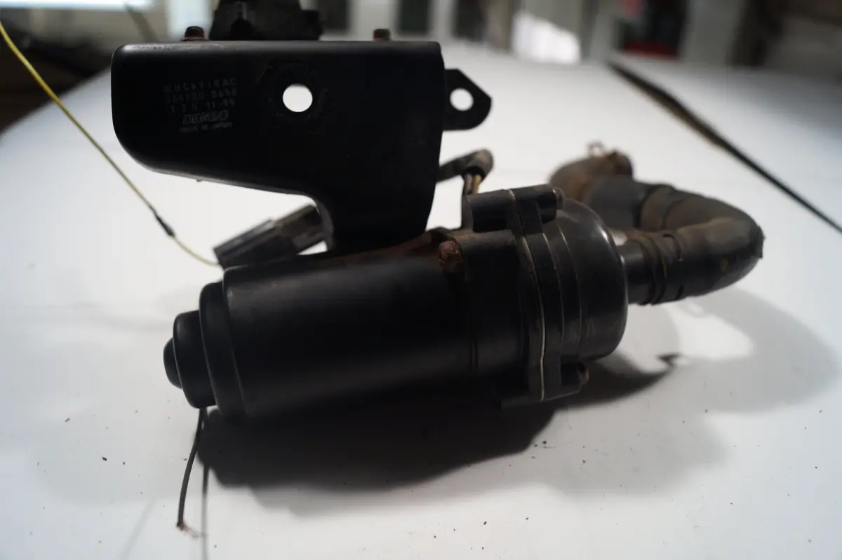 Used Jaguar Engine Auxiliary Water Pump Part #Mnc6710ac. Fits Jaguar Xj8,Xjr,2000-2003 1