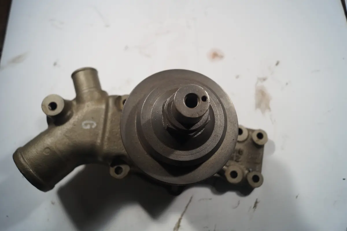 Used Jaguar Water Pump Part #P309610. Fits Jaguar Xj6 1975-1982. 1