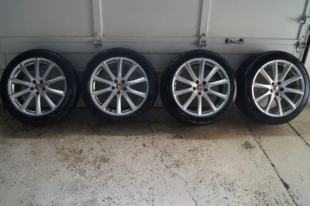 Used Staggered Winter 19" Winter Tire And Rim Package For Jaguar Xj 1