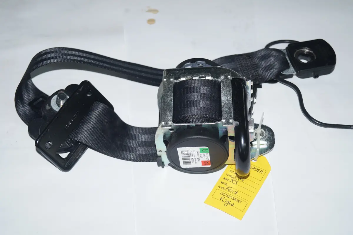 Used Jaguar Passenger Front Seat Belt Retractor Part # C2d30951pvj. Fits Jaguar Xj 2013-2019. 1