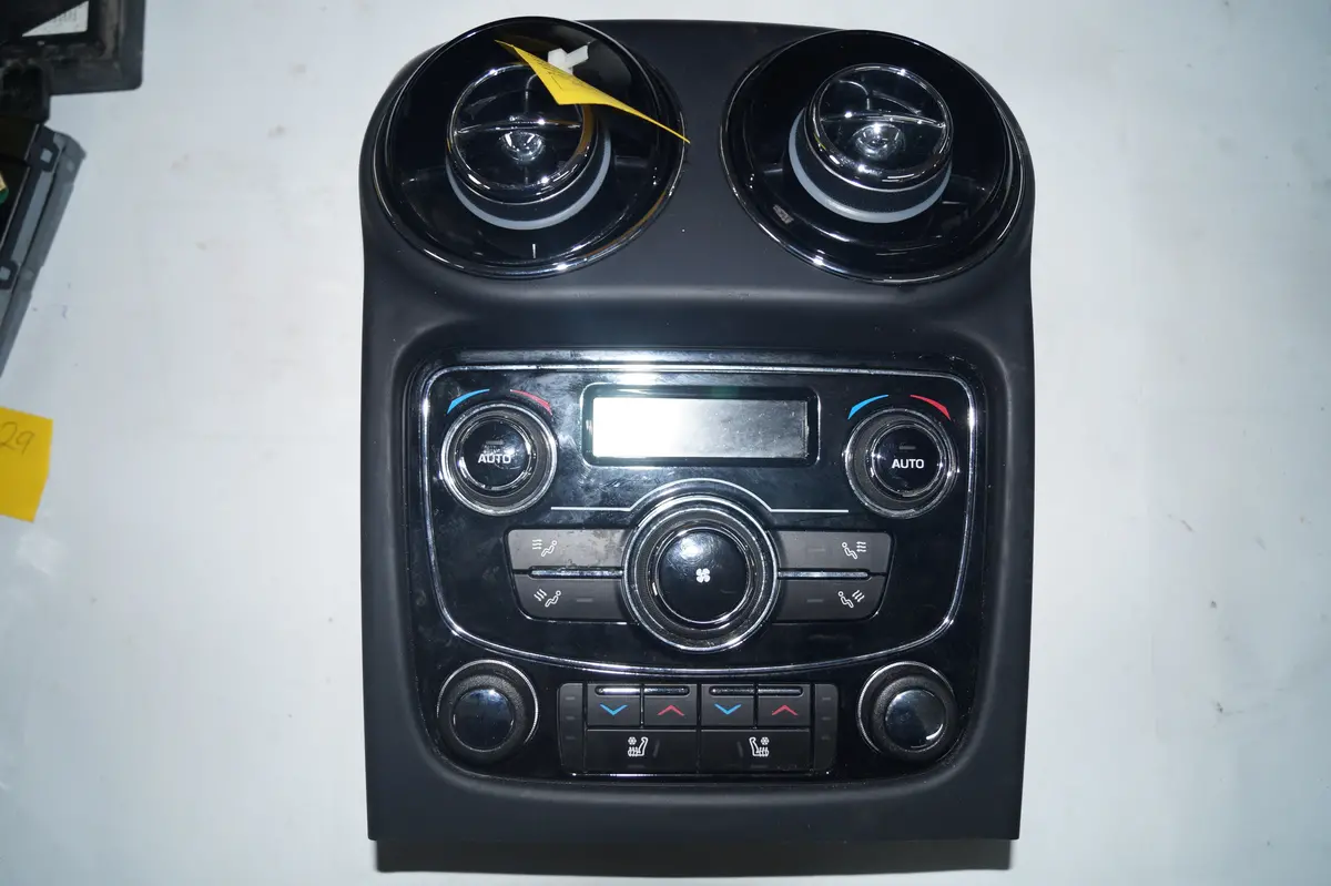 Used Jaguar Rear Temperature Control Panel Part #C2d47276. Fits Jaguar Xj 2011-2018 1