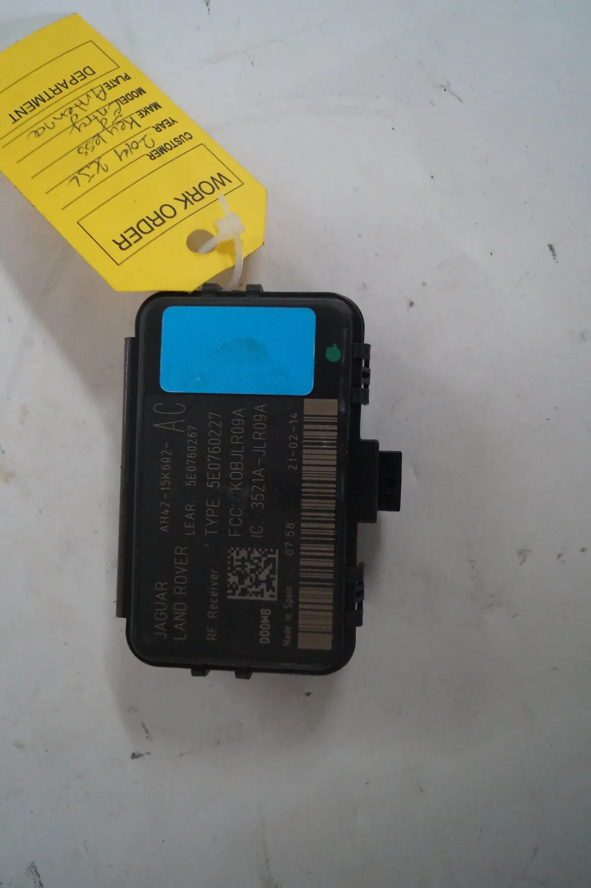 Used Jaguar Keyless Entry Antenna Part #C2d4232. Fits Jaguar Xj 2011-2019, Jaguar F Pace 2017-2018,Jaguar F Type 2014-2020,Jaguar Xf 2016-2019 1