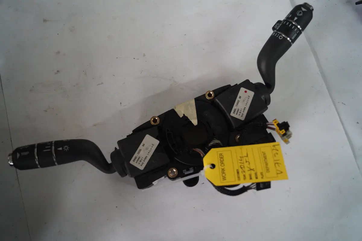 Used Jaguar Windshield Wiper And Turn Signal Combination Switch Part #C2d51510. Fits Jaguar Xj Series 1