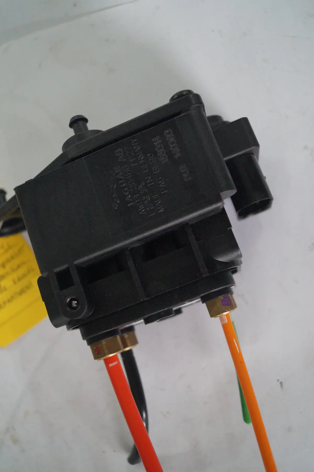Used Jaguar Self Leveling Valve Part #T2r29479. Fits Jaguar Xj Series 2013-2019 1