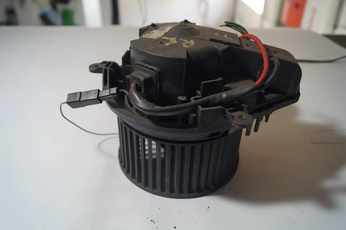 Used Land Rover Hvac Blower Motor Part #Stc4304. Fits Range Rover 1995-2001 1