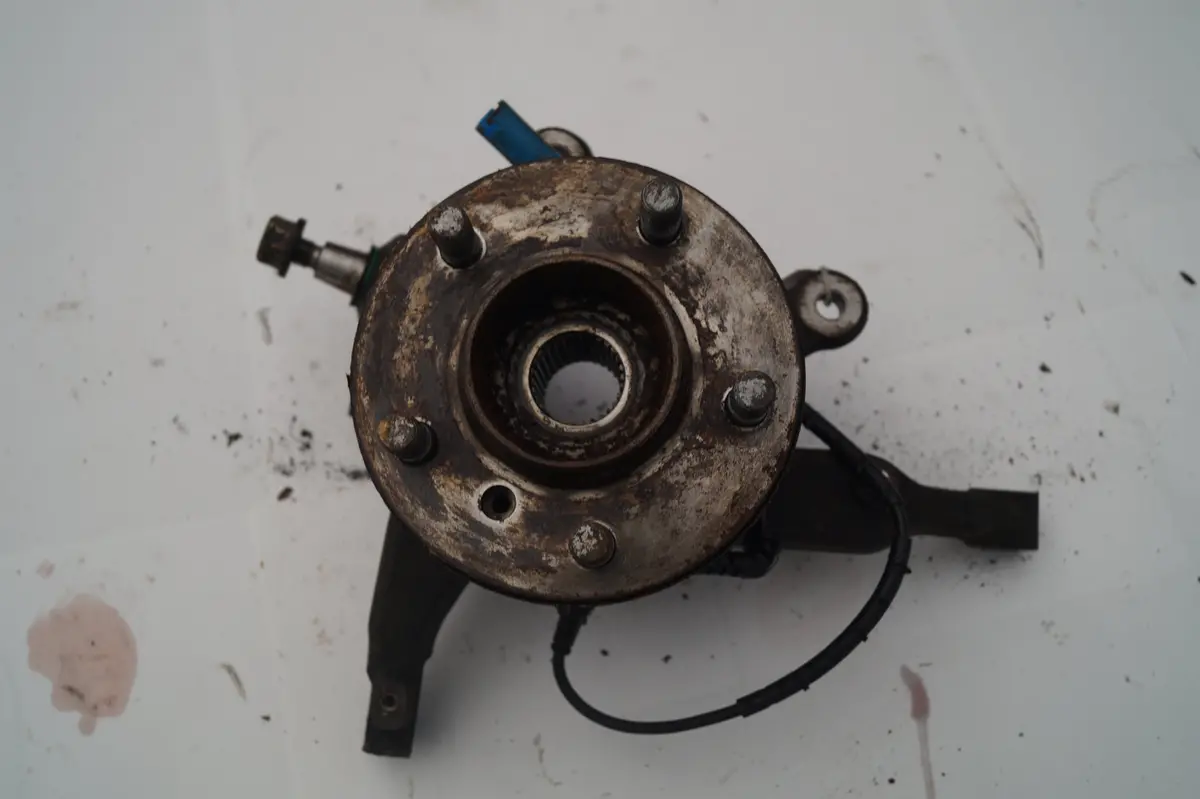 Used Range Rover Front Wheel Hub And Sensor Part #Lr009816. Fits Range Rover Sport 2007-2010 1