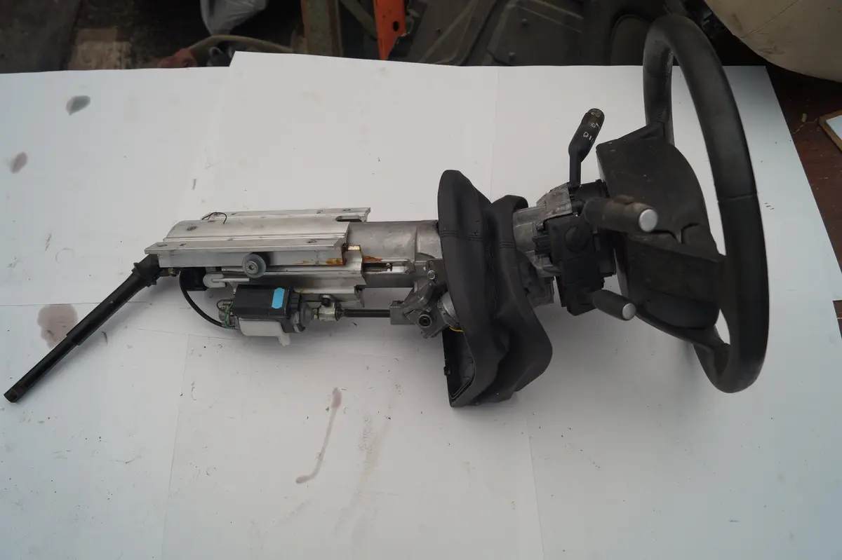 Used Range Rover Steering Column Part #Qmb500202puy. Fits Landrover Freelander 2002-2005. 1