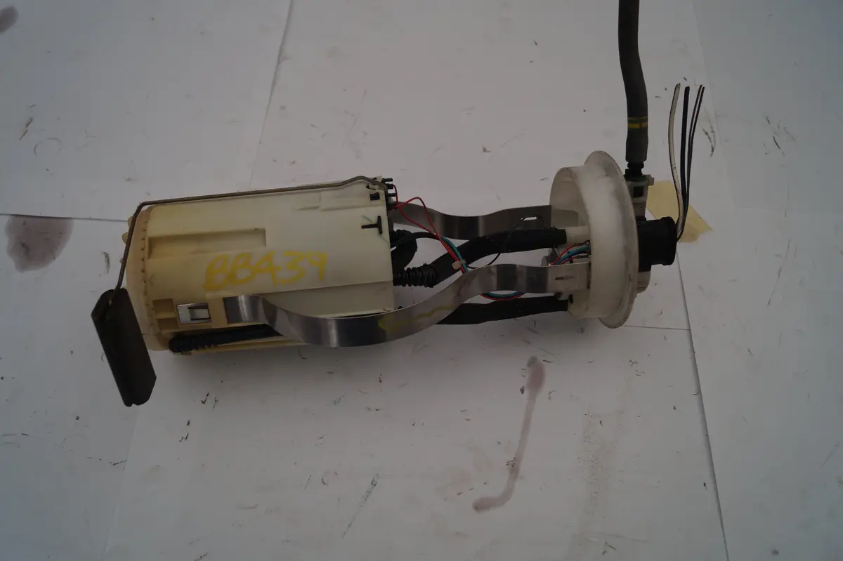 Used Range Rover Fuel Pump Assembly Part #Wfx101390. Fits Range Rover 1999-2002 1