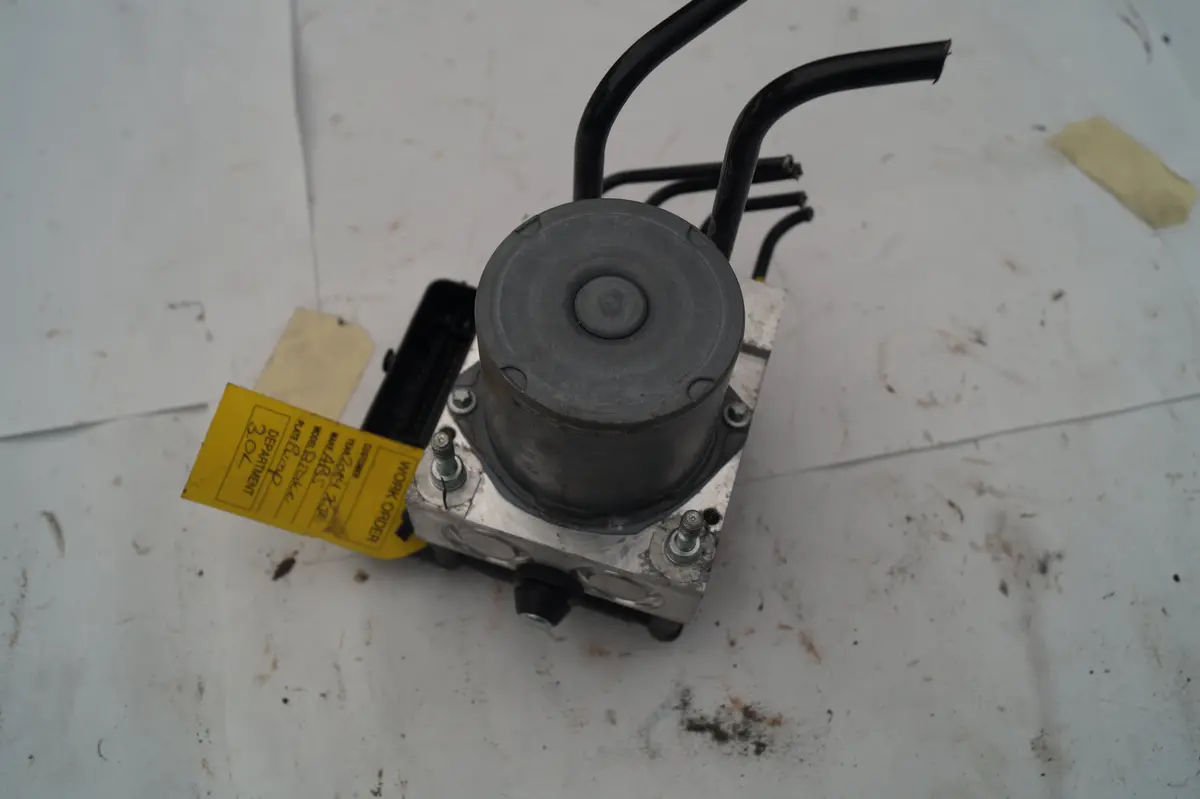 Used Jaguar Abs Hydraulic Assembly Part #C2d32149. Fits Jaguar Xj Series 2013-2016 1