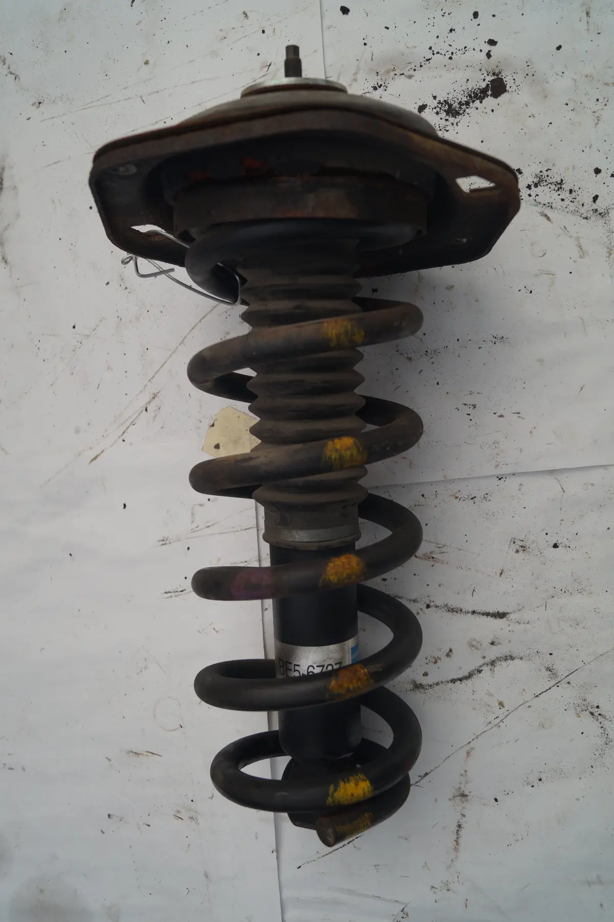 Used Jaguar Rear Shock With Spring Part #Mnc3540ca. Fits Jaguar S Type 2000-2003,Jaguar  Vanden Plas 1998-2003, Jaguar Xk8 1998-2003 Jaguar Xj8 1998-2003. 1