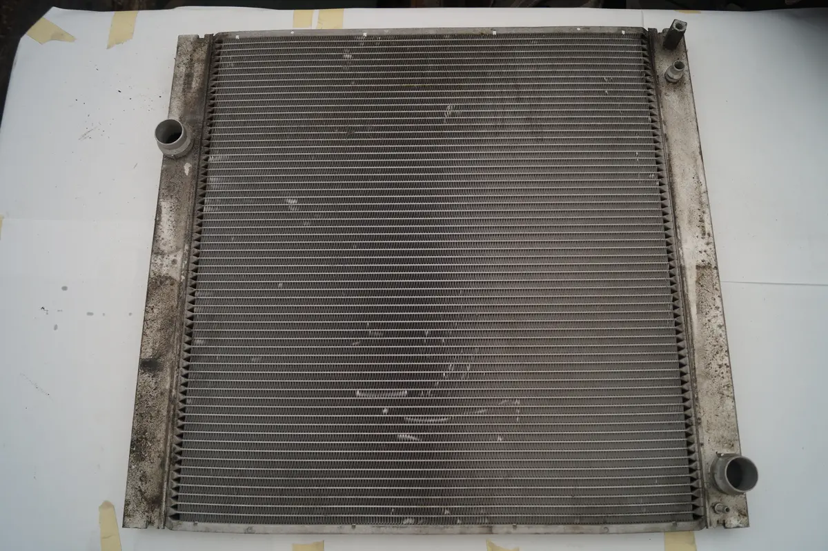 Used Range Rover Radiator Part #Pcc000850. Fits Range Rover With 4.4L Engines From 2003,2004,2005 1