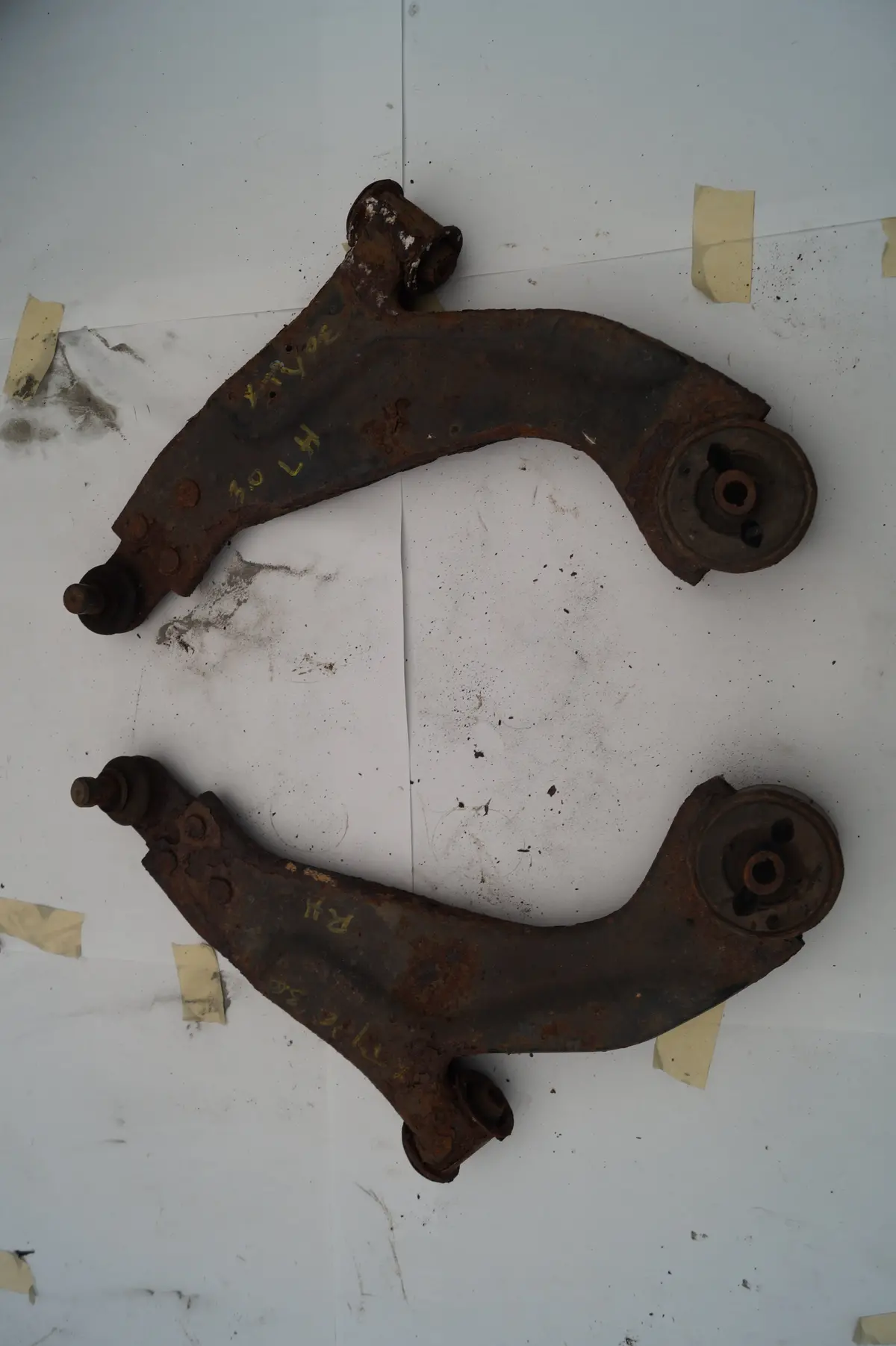 Used Jaguar Left And Right Lower Control Arms Part #C2s46698. Fits Jaguar X Type 2002-2007 1