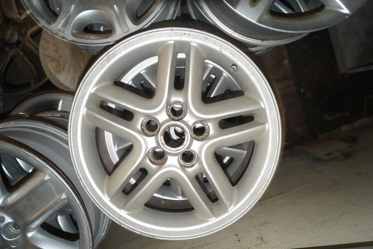 Used Jaguar Rim Part #C2c2277 19X8.5 Bolt Pattern 5X108. Fits Jaguar Super V8.Jaguar Vdp,And Jaguar Xj8 2004-2009 1