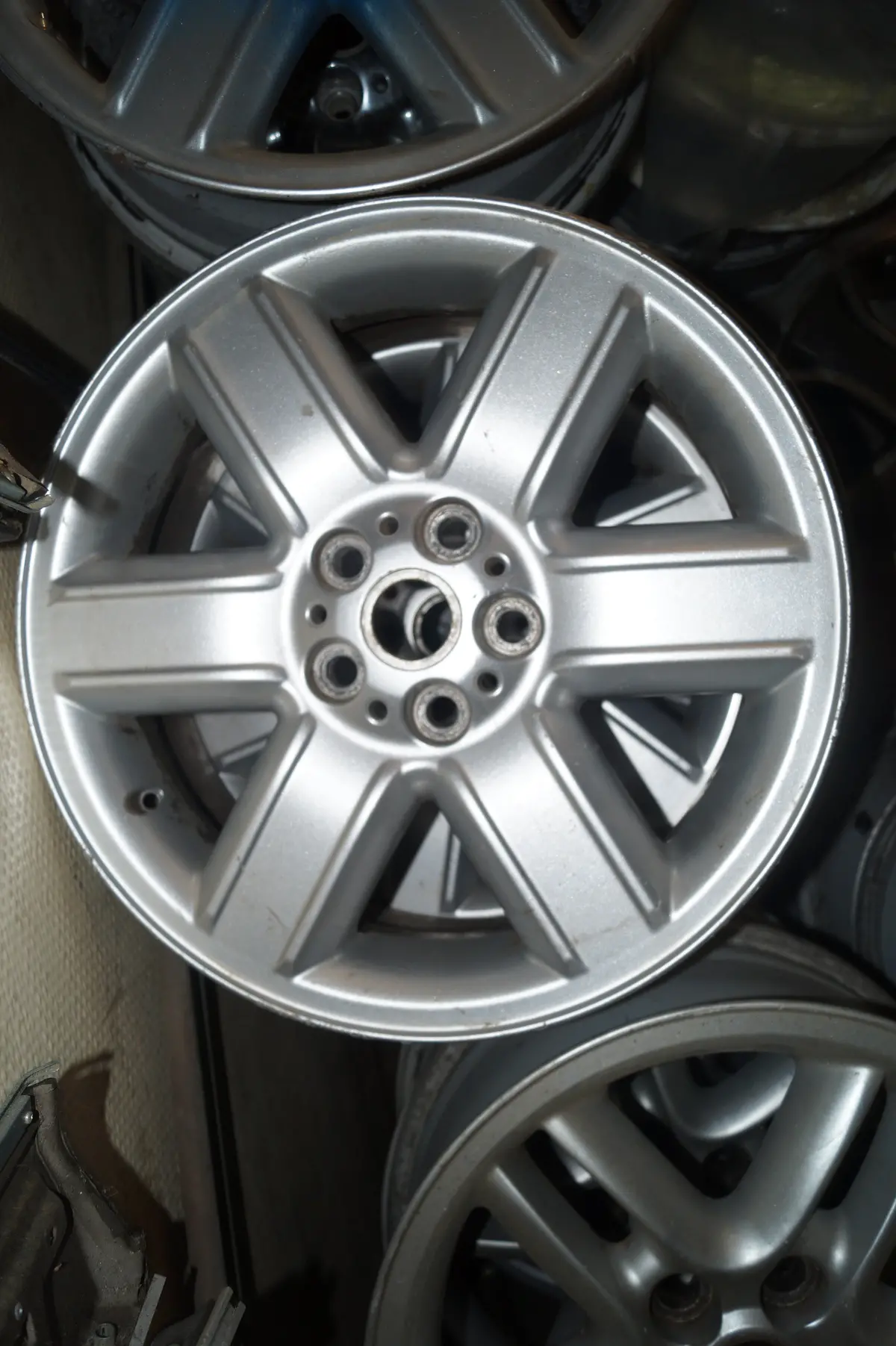 Used Land Rover Range Rover 19" Rims Part #Rrc001270mnh. Fits Range Rover With 4.4L V8 2003,2004,2005. 1