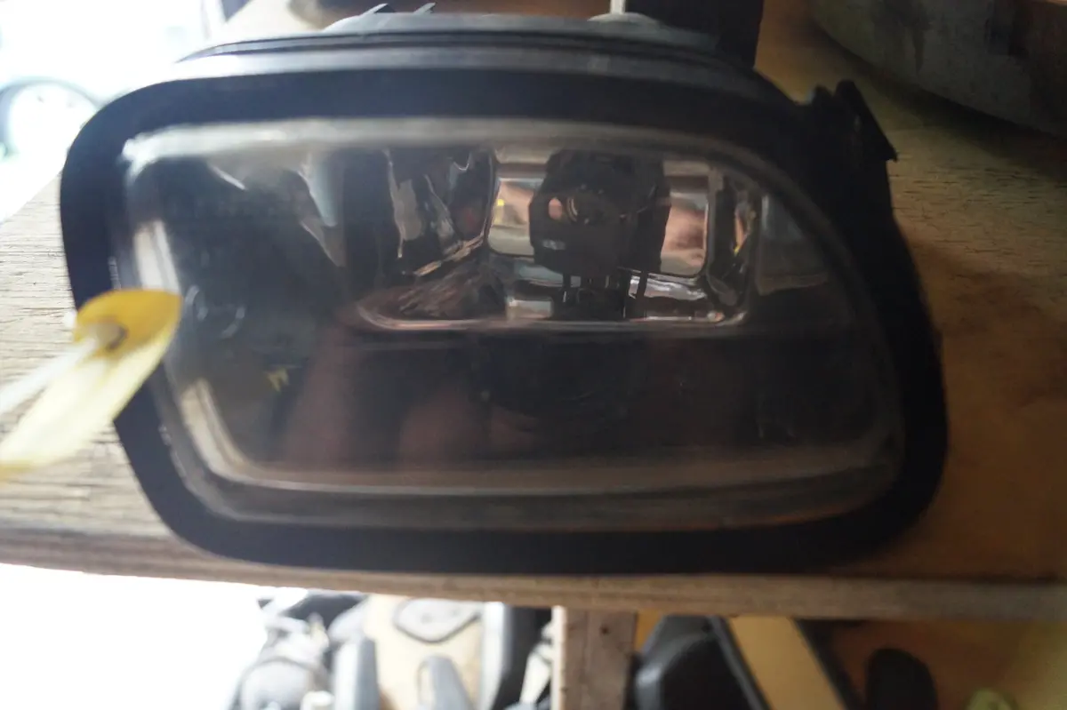 Used Jaguar Right Side Fog Lamp Part #Dbc11016. Fits Jaguar Vanden Plas,Xj12, Xj6,Xjr,Xk8 1995-1997 1