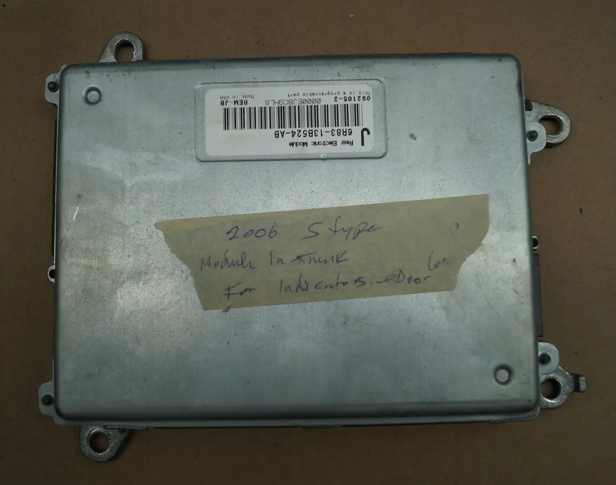 Used Jaguar S-Type Door Lock/Indicator Module | Part # 6R83-13B524-Ab 1
